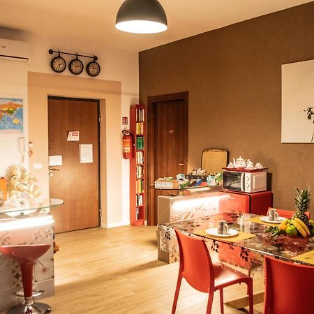 مبيت وإفطار بياتشينسا Emmanueli65 Fronte Clinica Per 4 Matrimoniale E Castello المظهر الخارجي الصورة